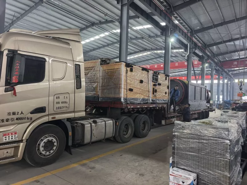 Mashine ya Uchimbaji Madini ya Jinqi Inasafirisha Kundi la Vifaa vya Kutenganisha Ngoma na Kusaidia hadi Urusi